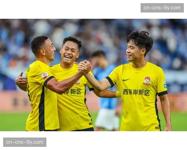 青岛西海岸门将刘世博多次扑救,获评全场最佳 青岛西海岸门将刘世博多次扑救,获评全场最佳