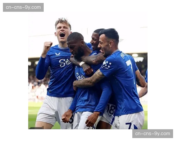 曼联与埃弗顿后卫布兰斯韦特团队进行会谈，球员愿加盟